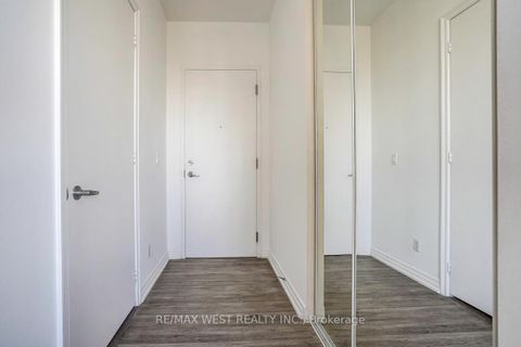 Photo 2 at 1001 - 797 Don Mills Road, Flemingdon Park, Toronto