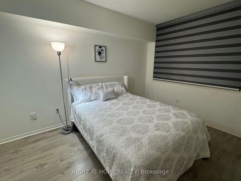 Photo 1 at 212 - 7378 Yonge Street, Yorkhill, Vaughan