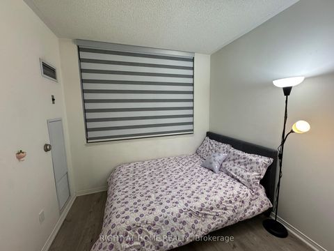 Photo 2 at 212 - 7378 Yonge Street, Yorkhill, Vaughan