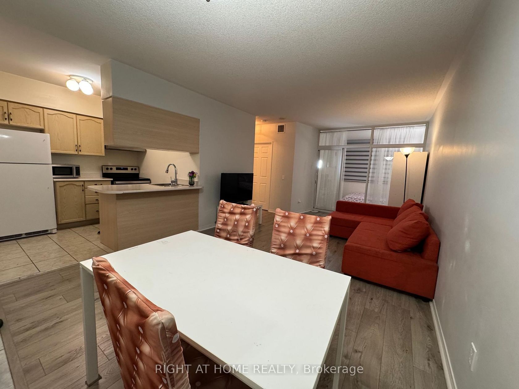 212 - 7378 Yonge Street, Yorkhill, Vaughan photo number 2