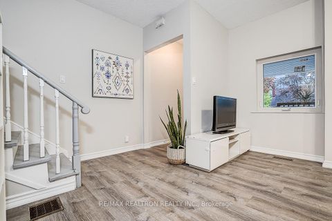 Photo 14 at 34 Patricia Avenue, Newtonbrook West, Toronto