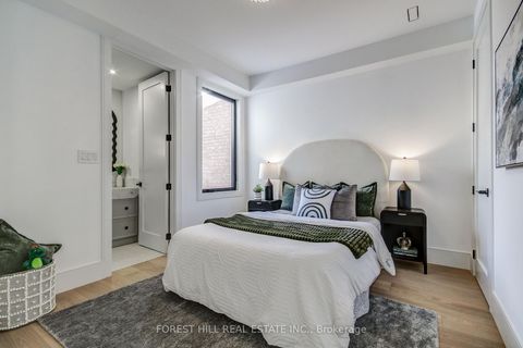 Photo 19 at 21 Foxley Street, Bellwoods, Toronto