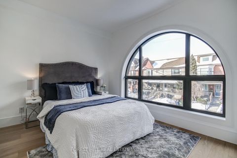 Photo 21 at 21 Foxley Street, Bellwoods, Toronto