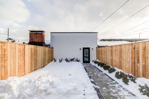 Photo 41 at 21 Foxley Street, Bellwoods, Toronto