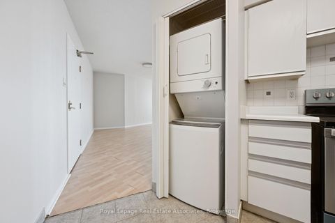 Photo 7 at 1004 - 260 Queens Quay W, Waterfront Communities C1, Toronto