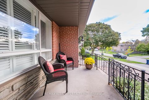 Photo 4 at 36 Midcroft Drive, Malvern West, Toronto