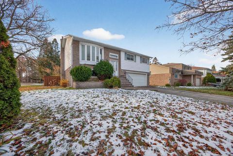 Photo 2 at 19 Debra Crescent, Allandale Heights, Barrie