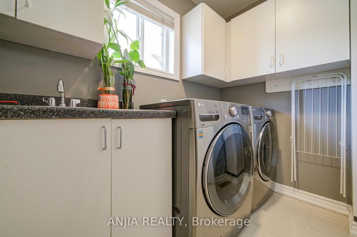 Photo 5 at 3435 Grand Park Drive, Fairview, Mississauga