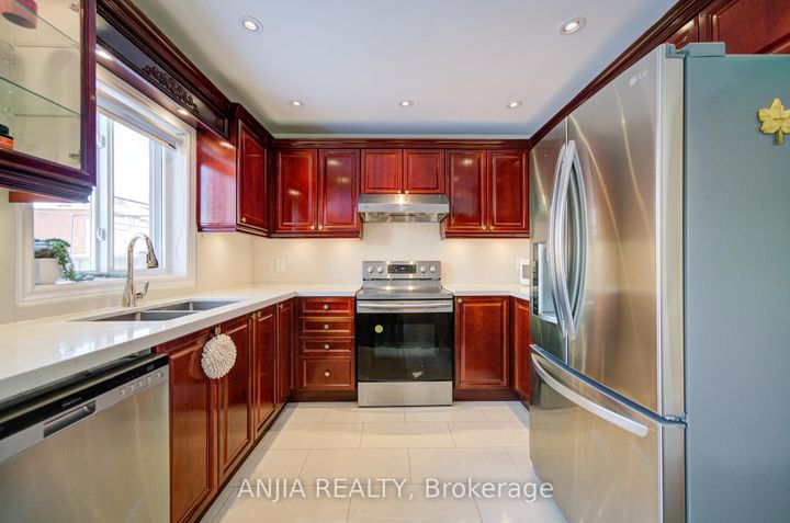 Photo 18 at 3435 Grand Park Drive, Fairview, Mississauga