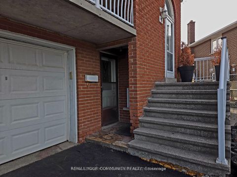 Photo 1 at 9 Stocco Court, West Woodbridge, Vaughan