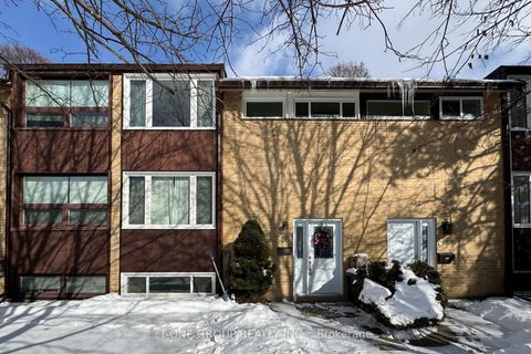 Photo 2 at 26 Balaby Crescent, Don Mills, Toronto
