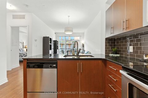 Photo 12 at 540 - 281 Woodbridge Avenue, West Woodbridge, Vaughan