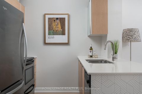 Photo 8 at 907 - 3391 Bloor Street W, City Centre West, Toronto