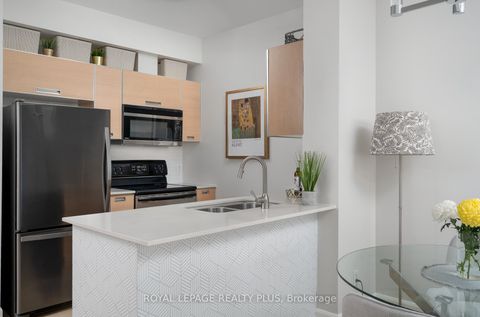 Photo 12 at 907 - 3391 Bloor Street W, City Centre West, Toronto