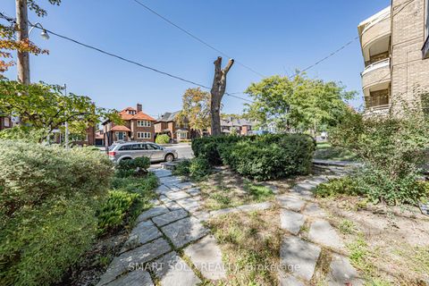 Photo 2 at 889 Avenue Road, Eglinton, Toronto