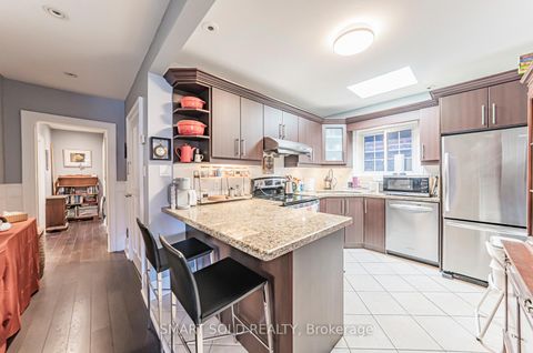 Photo 18 at 889 Avenue Road, Eglinton, Toronto