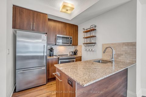 Photo 7 at 402 - 2 Old Mill Drive, Swansea, Toronto