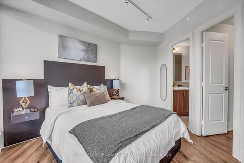 Photo 19 at 402 - 2 Old Mill Drive, Swansea, Toronto