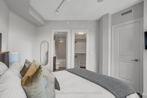 Photo 22 at 402 - 2 Old Mill Drive, Swansea, Toronto