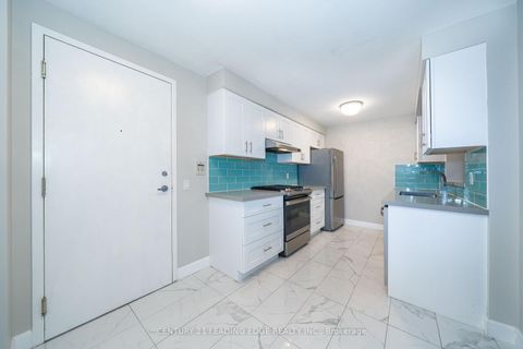 Photo 9 at 25 - 117 Omni Drive, Bendale, Toronto