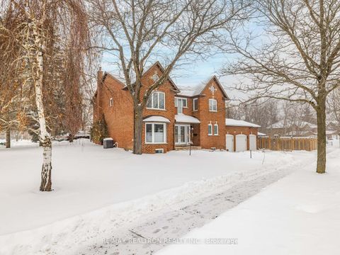 Photo 2 at 22 Willis Drive, Aurora Highlands, Aurora