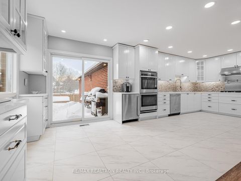 Photo 6 at 22 Willis Drive, Aurora Highlands, Aurora