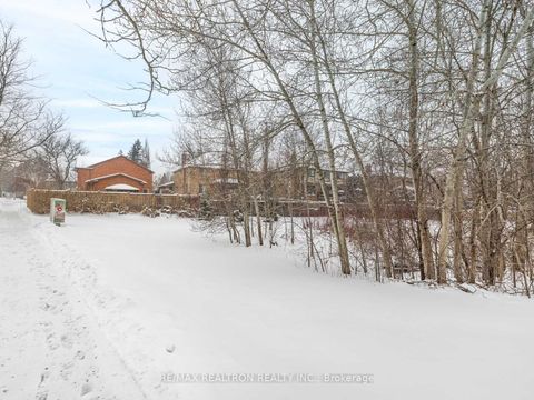 Photo 31 at 22 Willis Drive, Aurora Highlands, Aurora