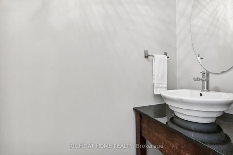 Photo 7 at 488 King Street E, Moss Park, Toronto