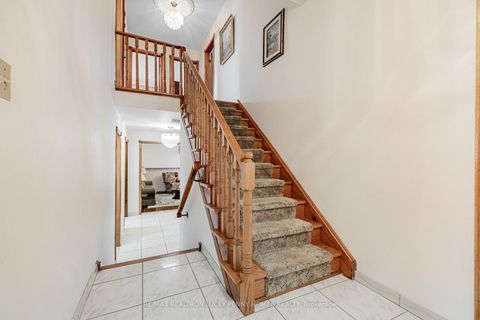 Photo 7 at 87 Morbank Drive, Steeles, Toronto