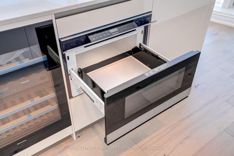 Photo 17 at 6810 - 388 Yonge Street, Bay Street Corridor, Toronto