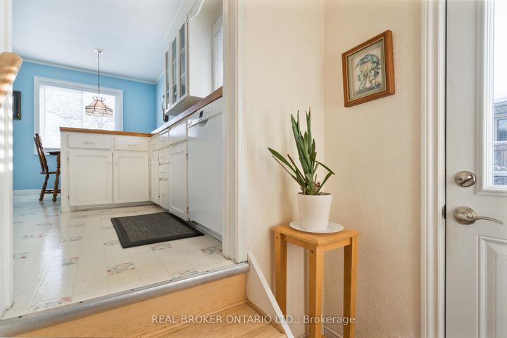 Photo 3 at 20 Cardinal Drive, Bruleville, Hamilton