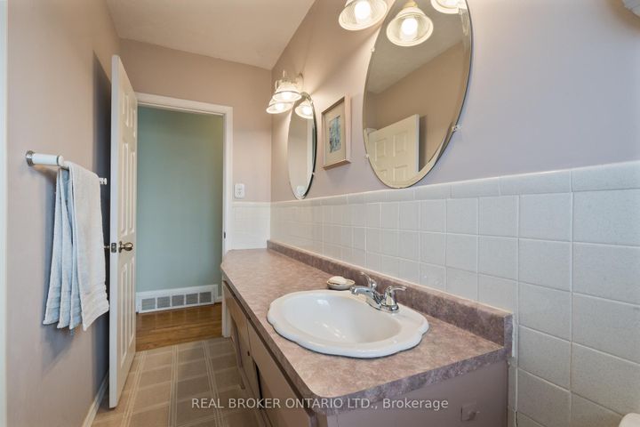 Photo 13 at 20 Cardinal Drive, Bruleville, Hamilton