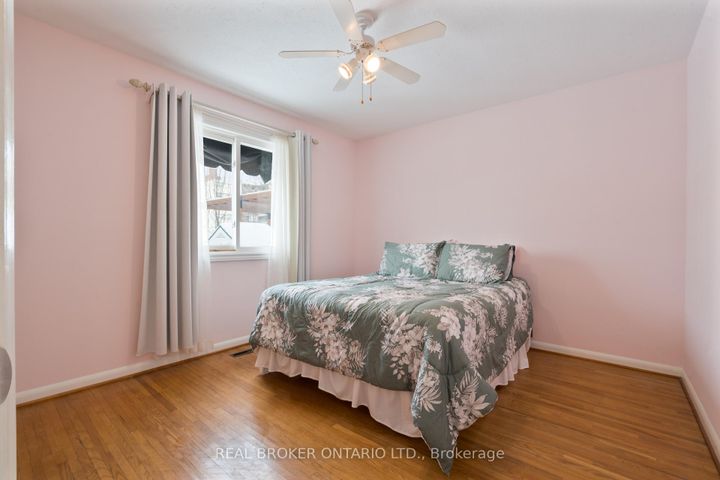 Photo 15 at 20 Cardinal Drive, Bruleville, Hamilton