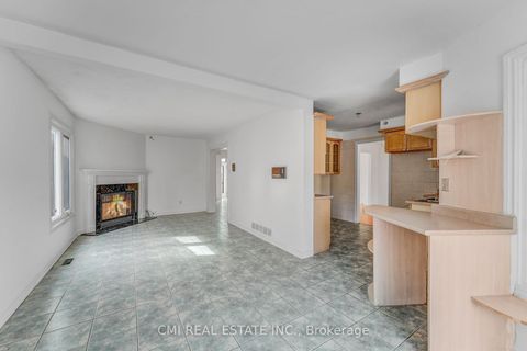 Photo 9 at 109 Valleymede Drive, Doncrest, Richmond Hill