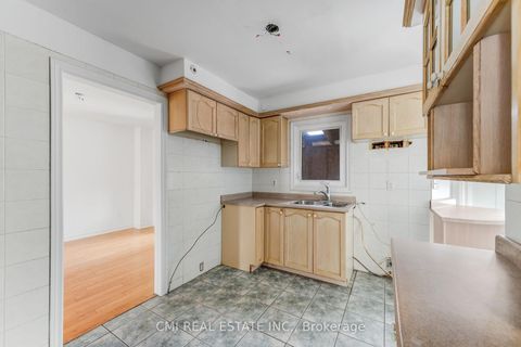 Photo 12 at 109 Valleymede Drive, Doncrest, Richmond Hill