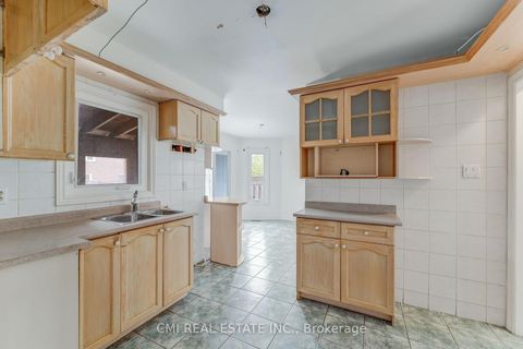 Photo 13 at 109 Valleymede Drive, Doncrest, Richmond Hill