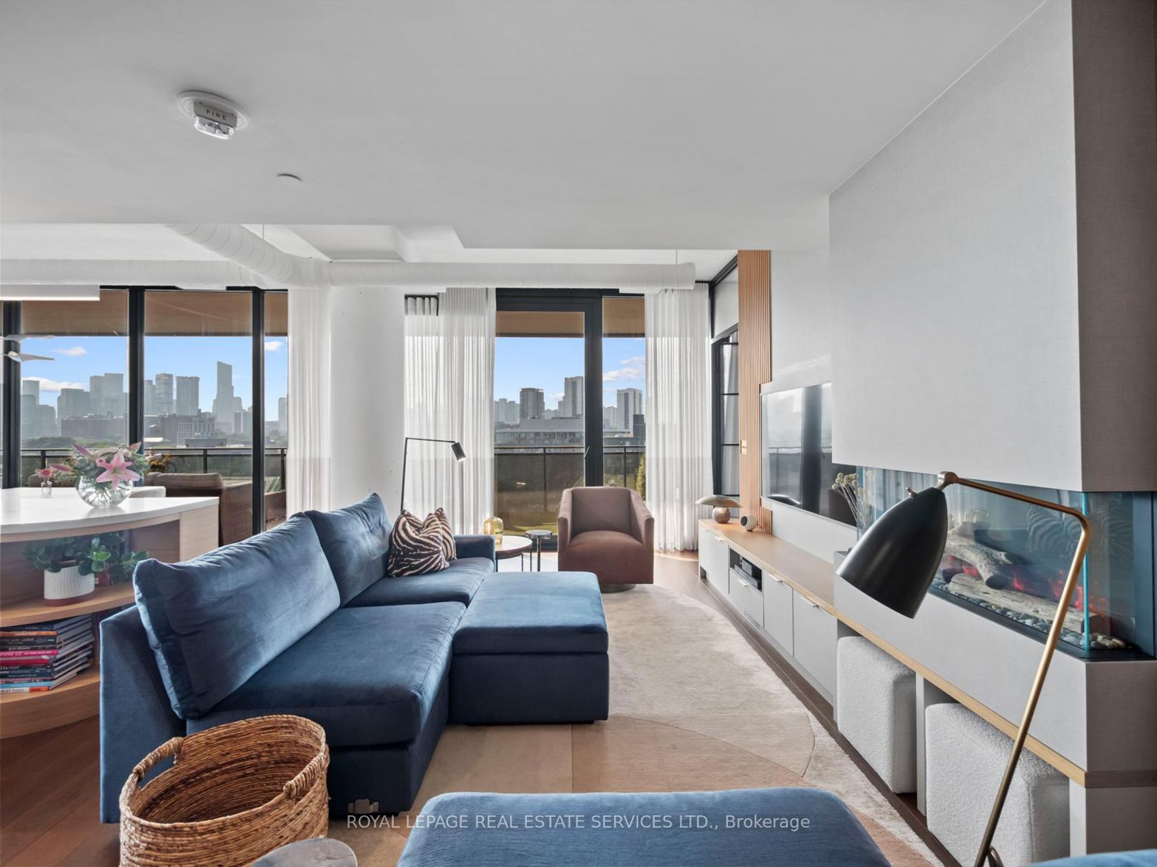 904 - 21 Lawren Harris Square, Waterfront Communities C8, Toronto by Loree Meneguzzi Real Estate 904 - 21 Lawren Harris Square, Waterfront Communities C8, Toronto