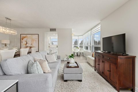 Photo 2 at 315 - 7601 Bathurst Street, Beverley Glen, Vaughan