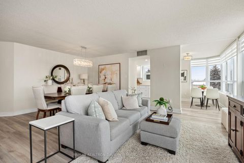 Photo 3 at 315 - 7601 Bathurst Street, Beverley Glen, Vaughan