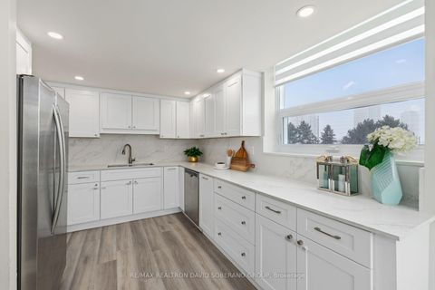 Photo 10 at 315 - 7601 Bathurst Street, Beverley Glen, Vaughan