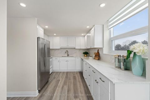 Photo 11 at 315 - 7601 Bathurst Street, Beverley Glen, Vaughan