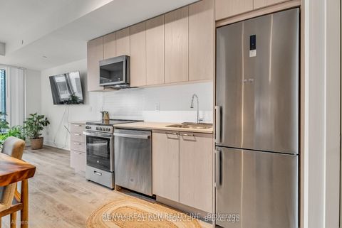 Photo 4 at 301 - 185 Deerfield Road, Central Newmarket, Newmarket