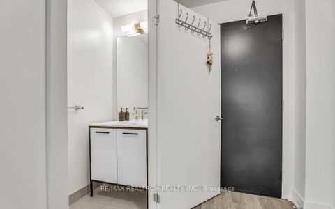 Photo 10 at 301 - 185 Deerfield Road, Central Newmarket, Newmarket