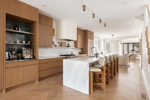 Photo 0 at 18 Foxley Street, Bellwoods, Toronto