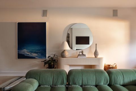 Photo 6 at 18 Foxley Street, Bellwoods, Toronto