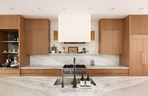 Photo 9 at 18 Foxley Street, Bellwoods, Toronto