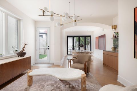 Photo 10 at 18 Foxley Street, Bellwoods, Toronto