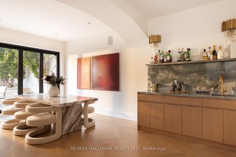 Photo 15 at 18 Foxley Street, Bellwoods, Toronto