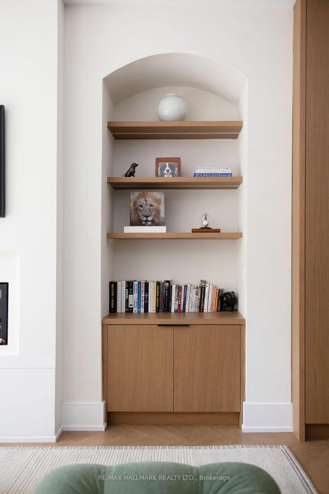 Photo 19 at 18 Foxley Street, Bellwoods, Toronto