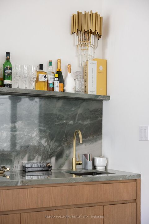 Photo 23 at 18 Foxley Street, Bellwoods, Toronto